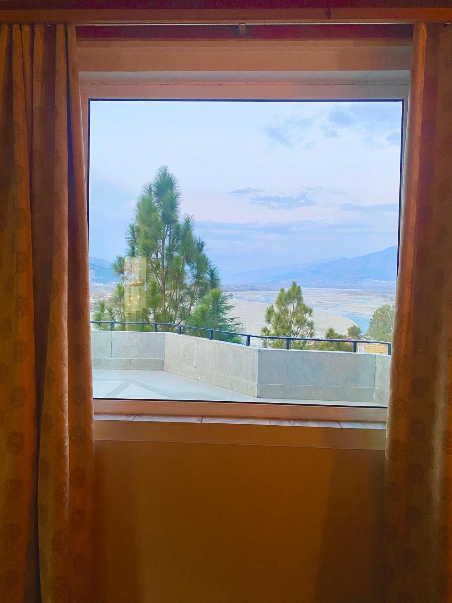 Rock City Resort Saidu Sharif Экстерьер фото