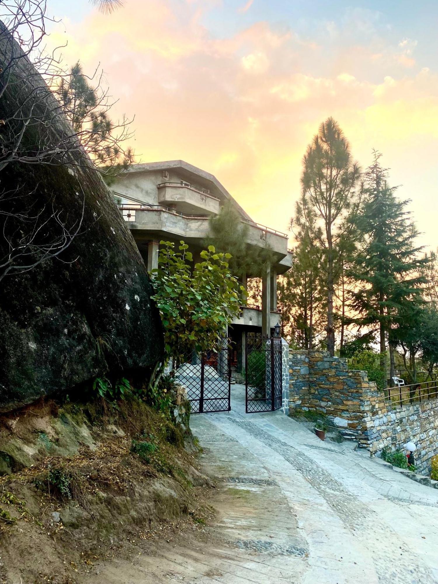 Rock City Resort Saidu Sharif Экстерьер фото