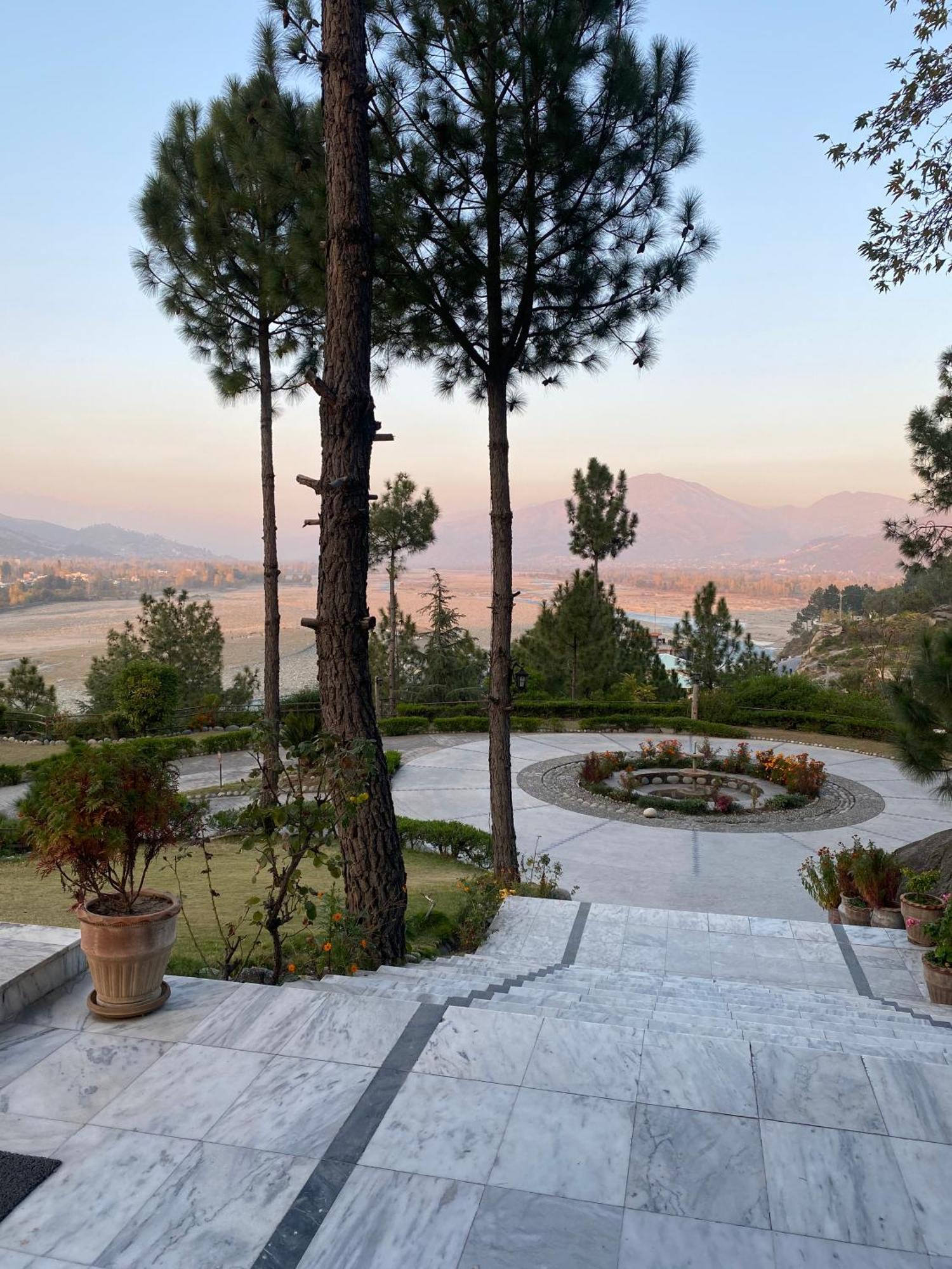 Rock City Resort Saidu Sharif Экстерьер фото